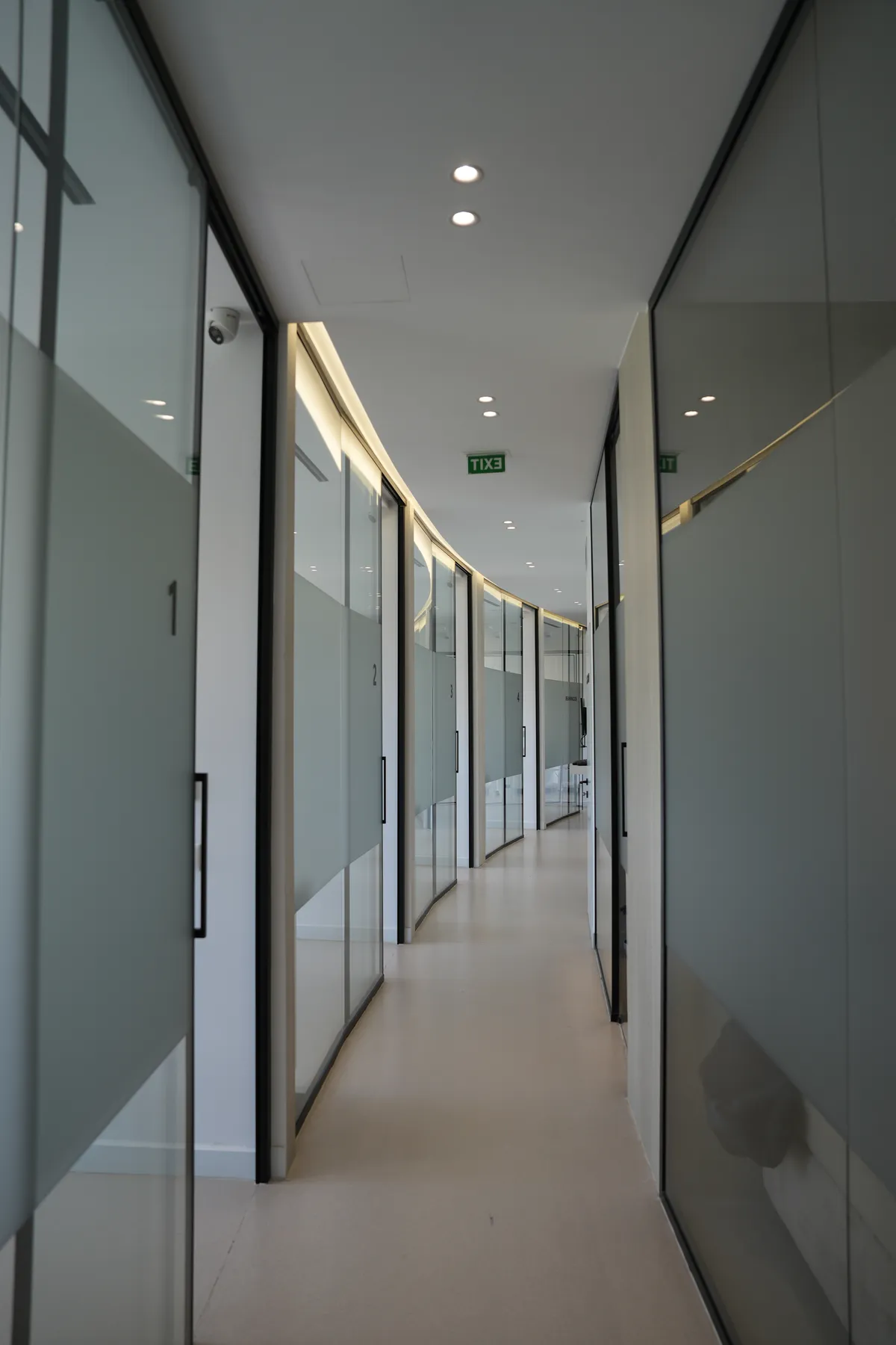 Korridori i ambientit modern të Dental Health